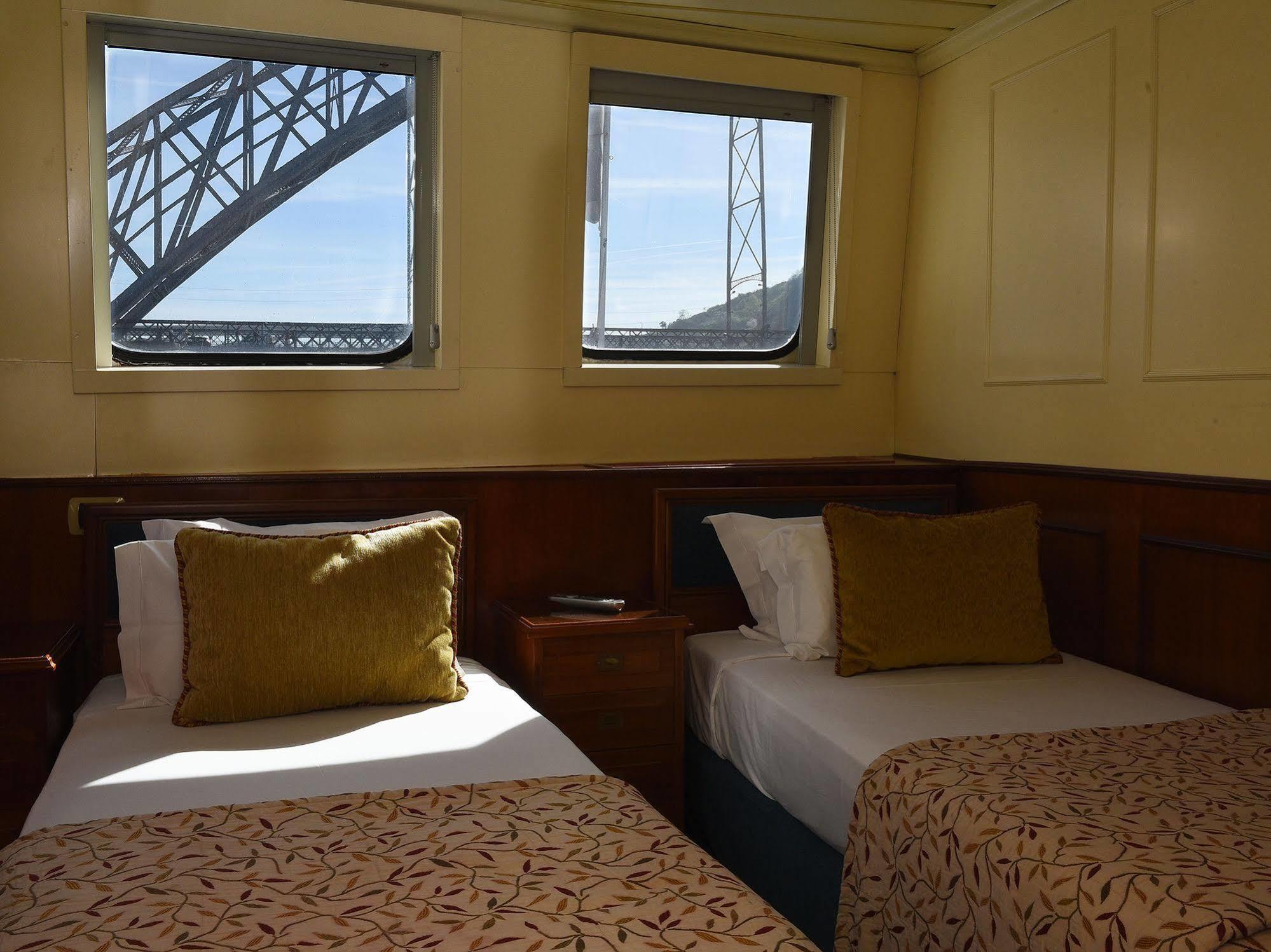 פורטו Invicta Ribeira Boat Hotel מראה חיצוני תמונה
